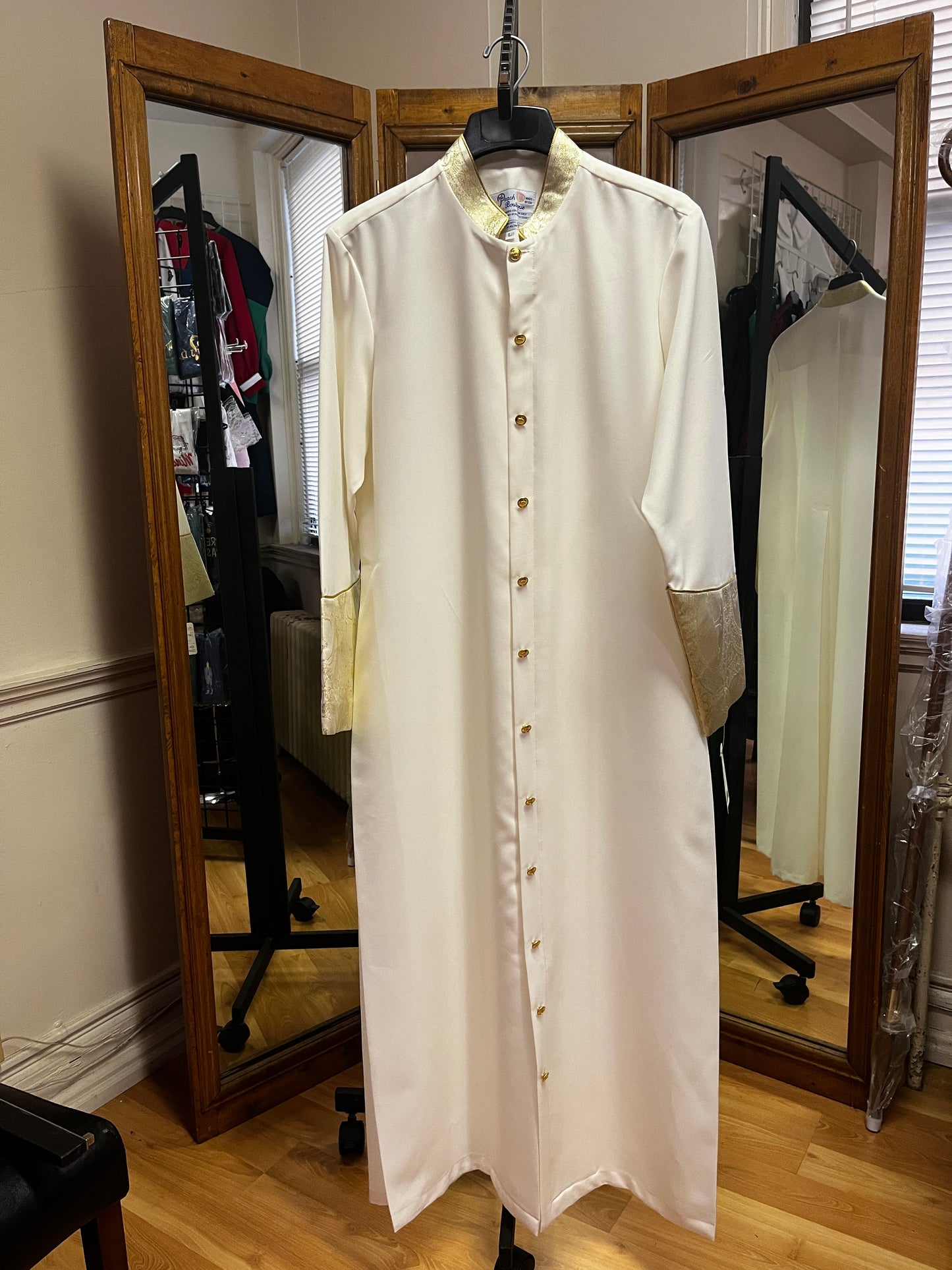 Rapid Robe Brocade on Cuff & Collar