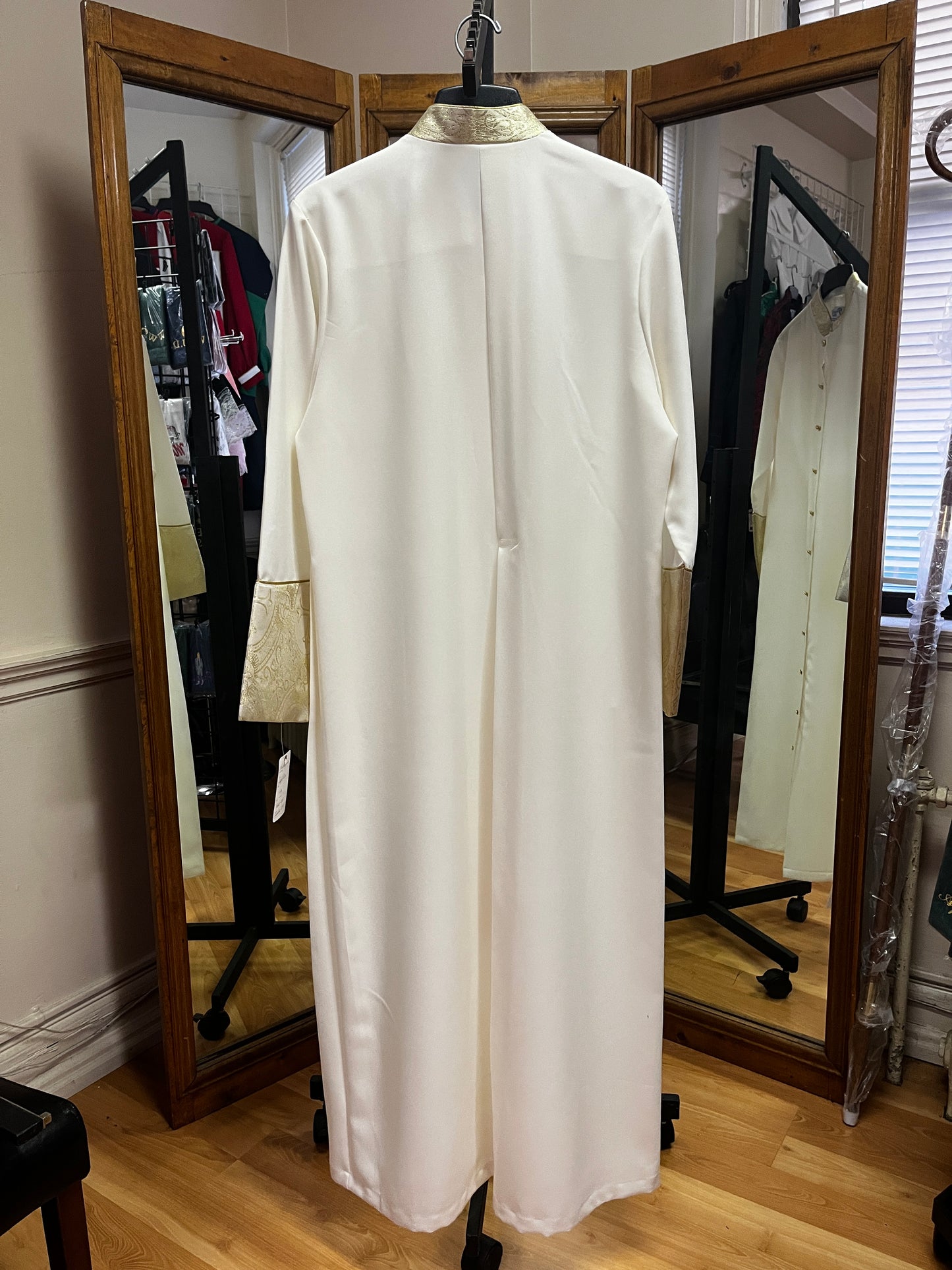 Rapid Robe Brocade on Cuff & Collar